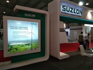 Curve exhibition stand